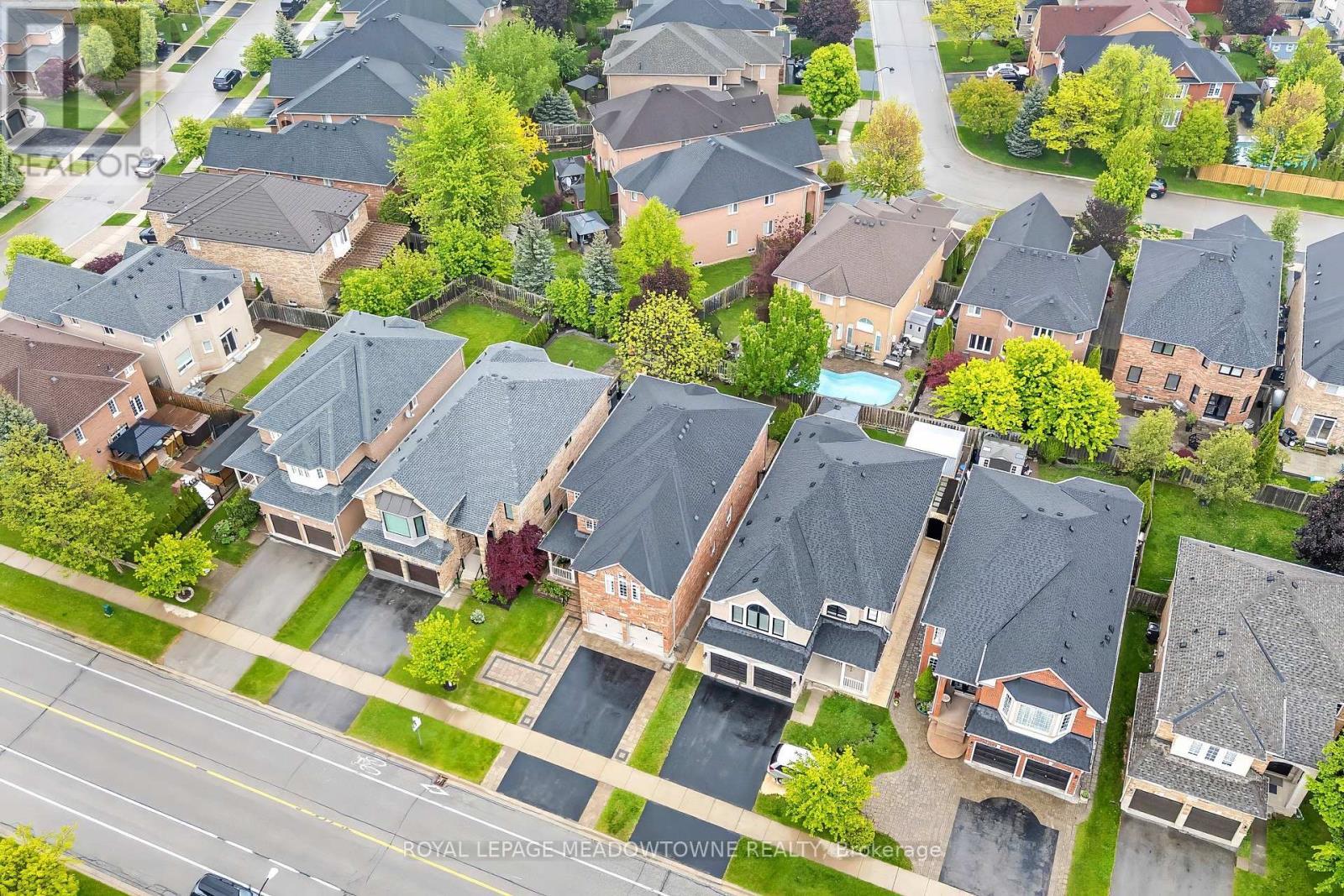 












2120 PINE GLEN ROAD

,
Oakville,




Ontario
L6M5B3


