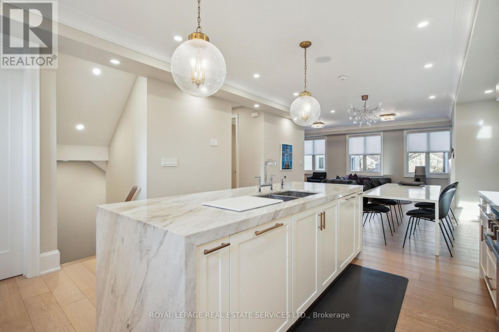 












2 - 336 ROBINSON STREET

,
Oakville,




Ontario
L6J1G9

