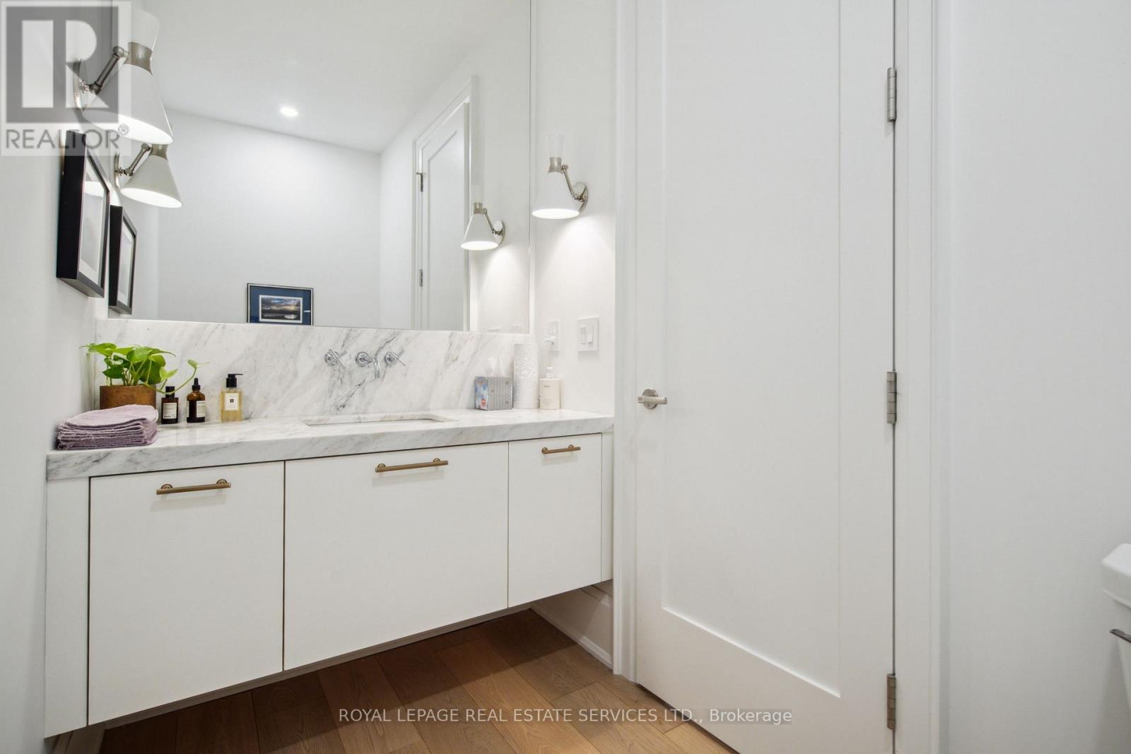 












2 - 336 ROBINSON STREET

,
Oakville,




Ontario
L6J1G9

