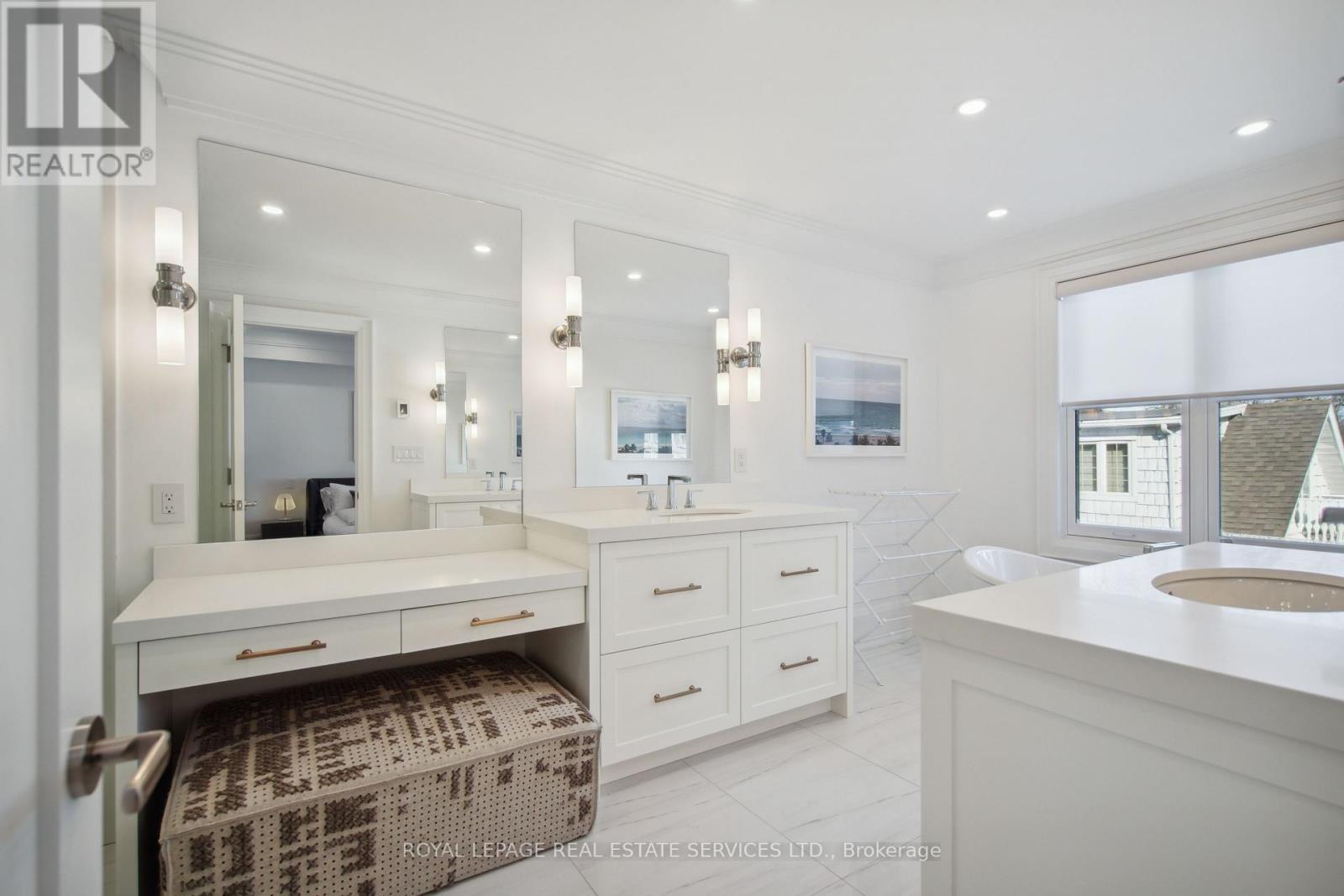 












2 - 336 ROBINSON STREET

,
Oakville,




Ontario
L6J1G9

