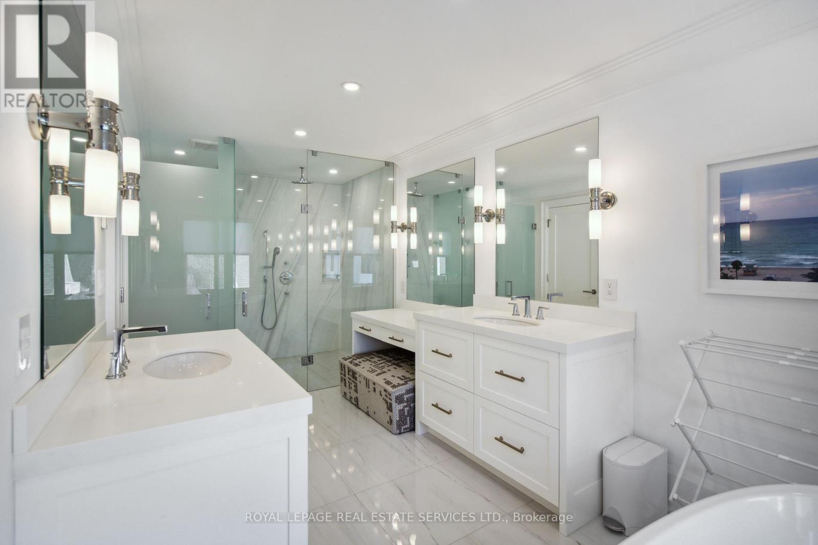 












2 - 336 ROBINSON STREET

,
Oakville,




Ontario
L6J1G9

