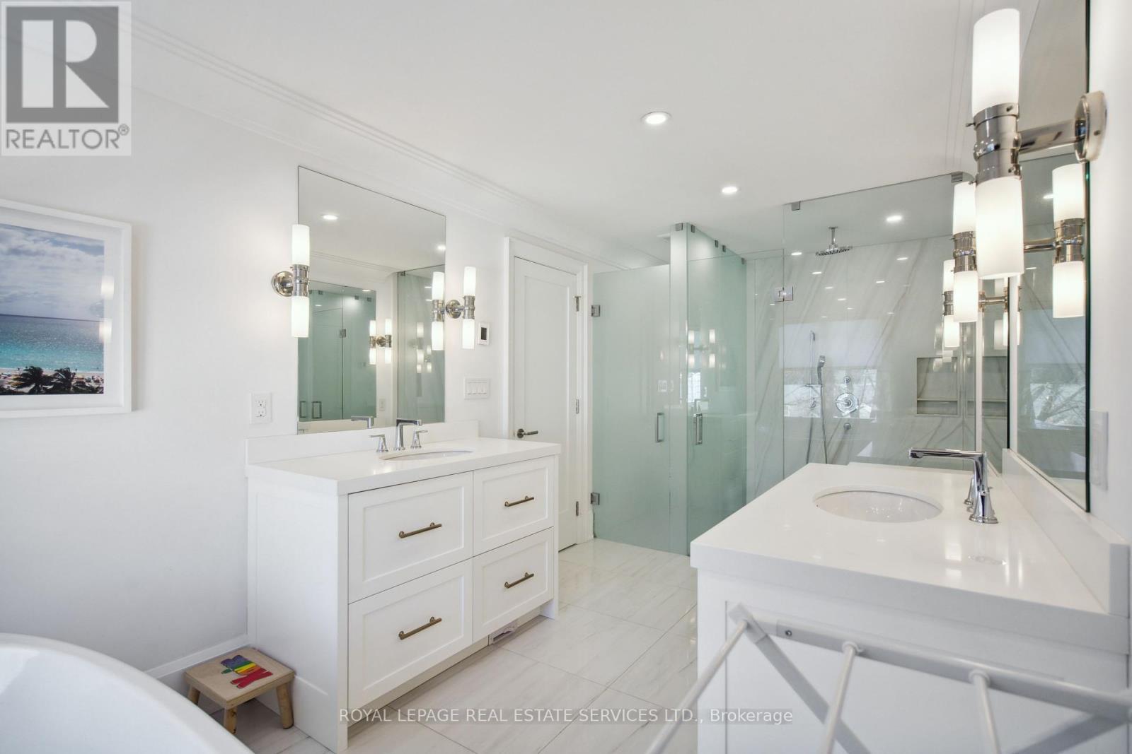 












2 - 336 ROBINSON STREET

,
Oakville,




Ontario
L6J1G9

