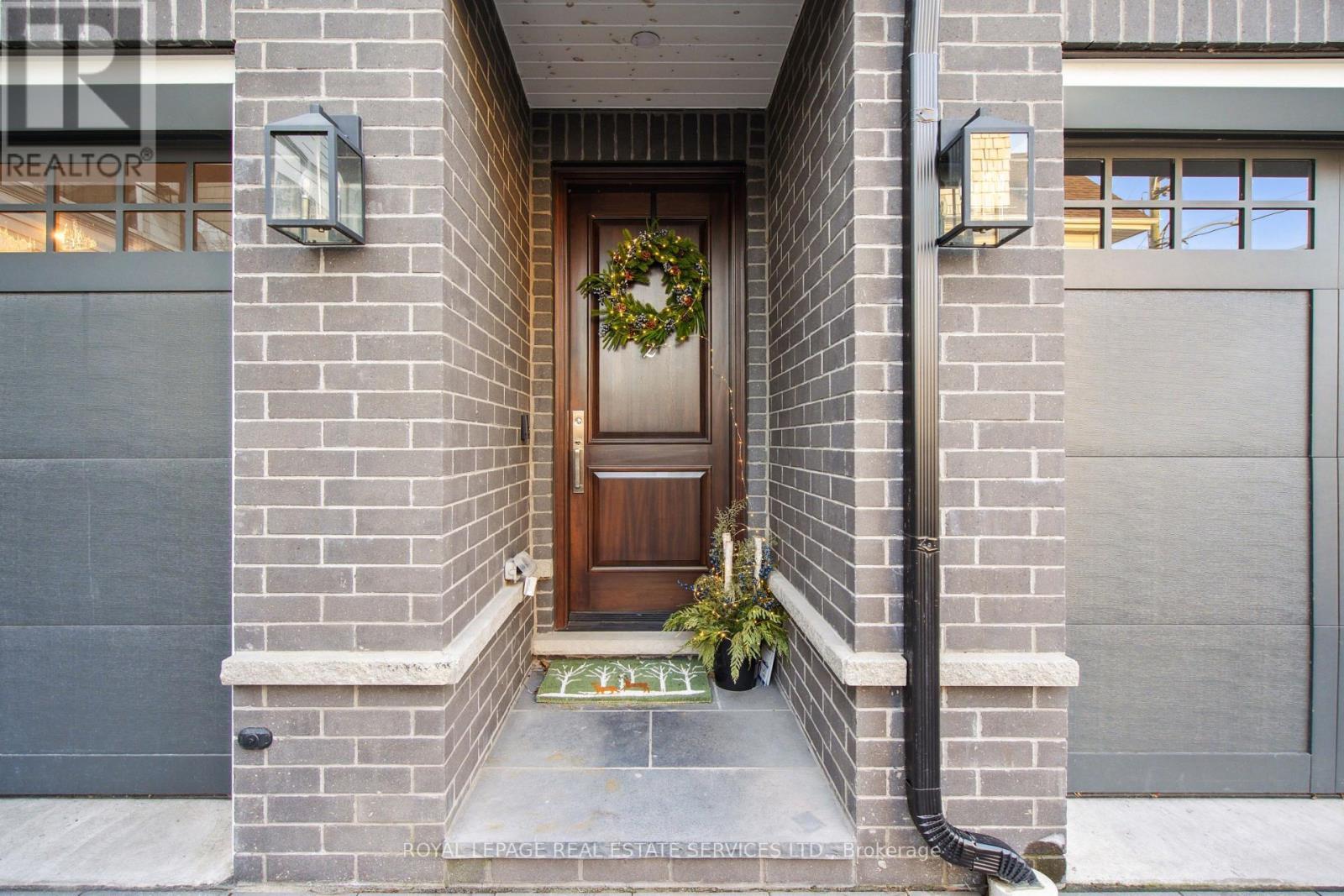












2 - 336 ROBINSON STREET

,
Oakville,




Ontario
L6J1G9

