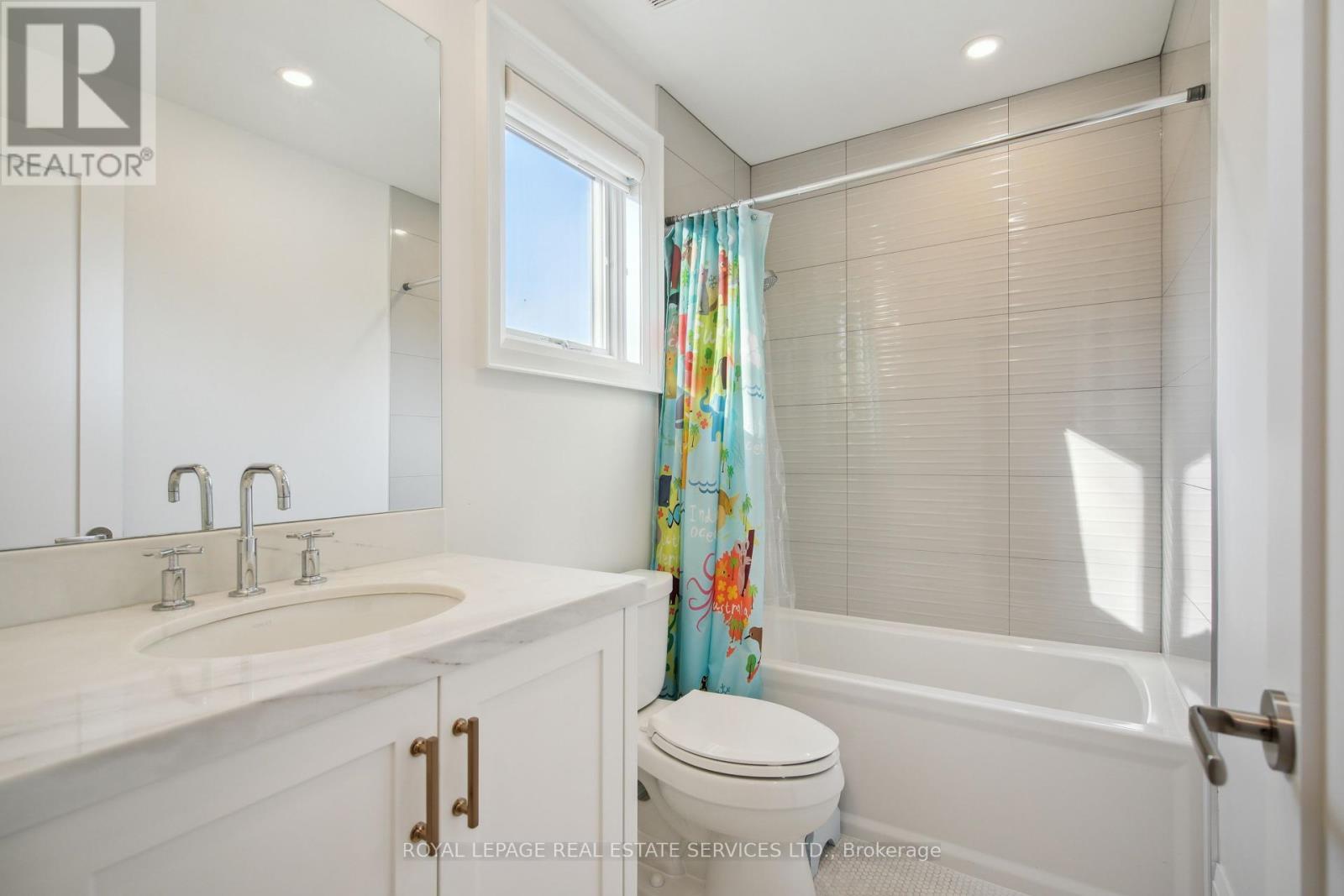 












2 - 336 ROBINSON STREET

,
Oakville,




Ontario
L6J1G9

