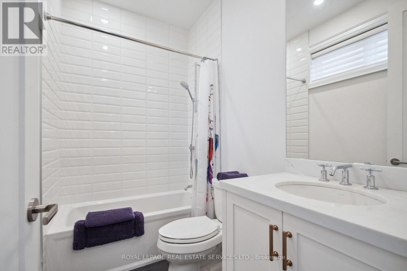 












2 - 336 ROBINSON STREET

,
Oakville,




Ontario
L6J1G9

