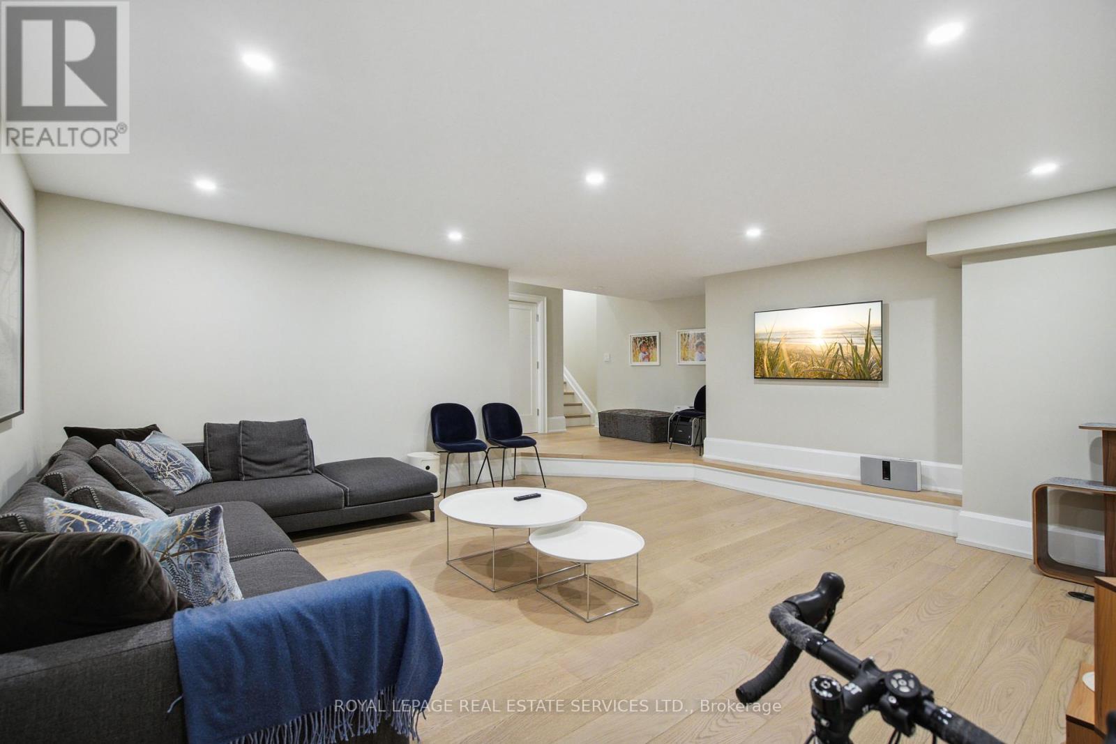












2 - 336 ROBINSON STREET

,
Oakville,




Ontario
L6J1G9

