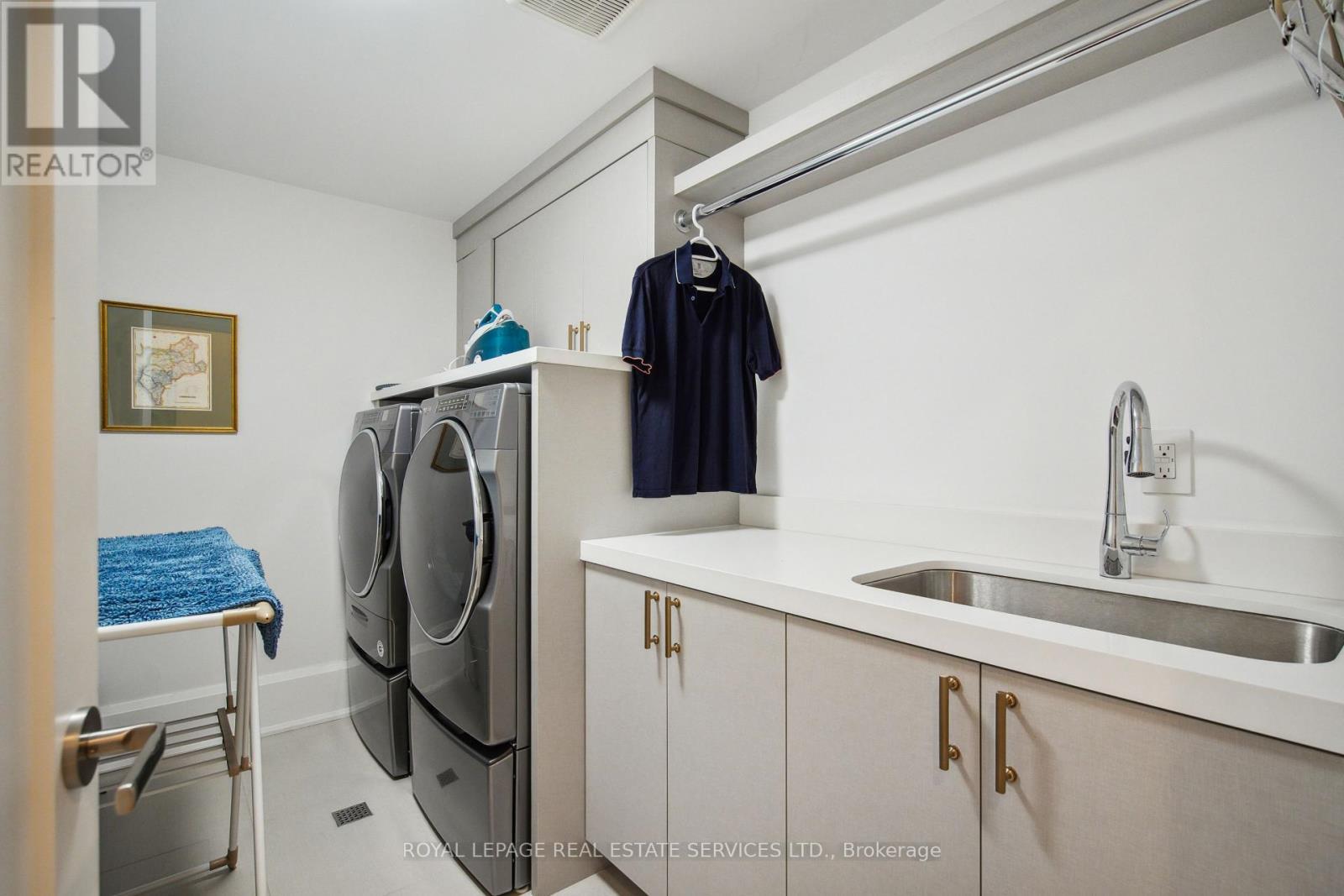 












2 - 336 ROBINSON STREET

,
Oakville,




Ontario
L6J1G9

