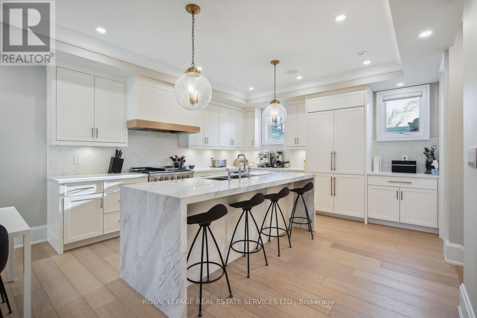 












2 - 336 ROBINSON STREET

,
Oakville,




Ontario
L6J1G9

