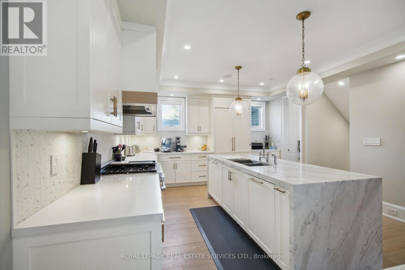 












2 - 336 ROBINSON STREET

,
Oakville,




Ontario
L6J1G9

