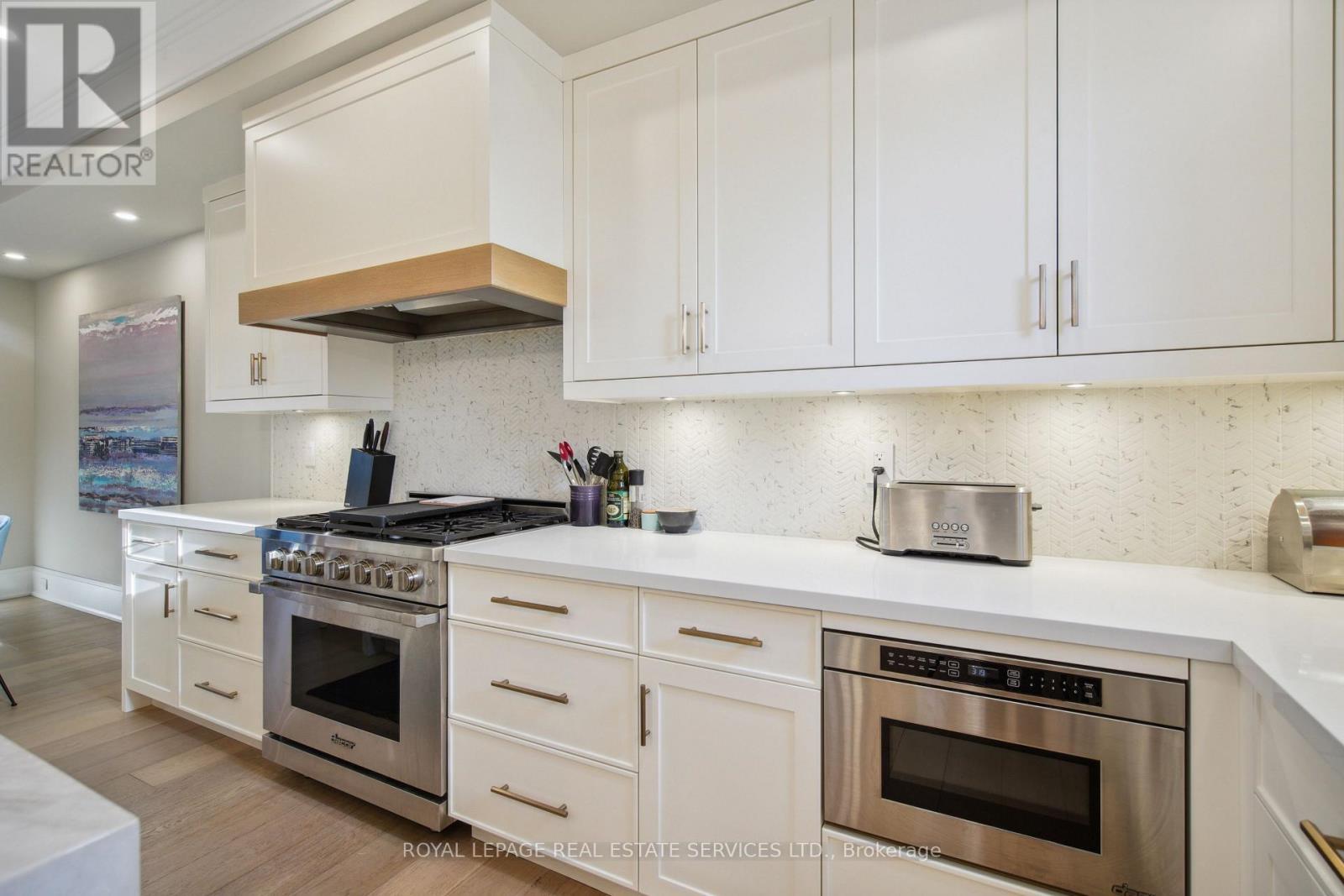 












2 - 336 ROBINSON STREET

,
Oakville,




Ontario
L6J1G9

