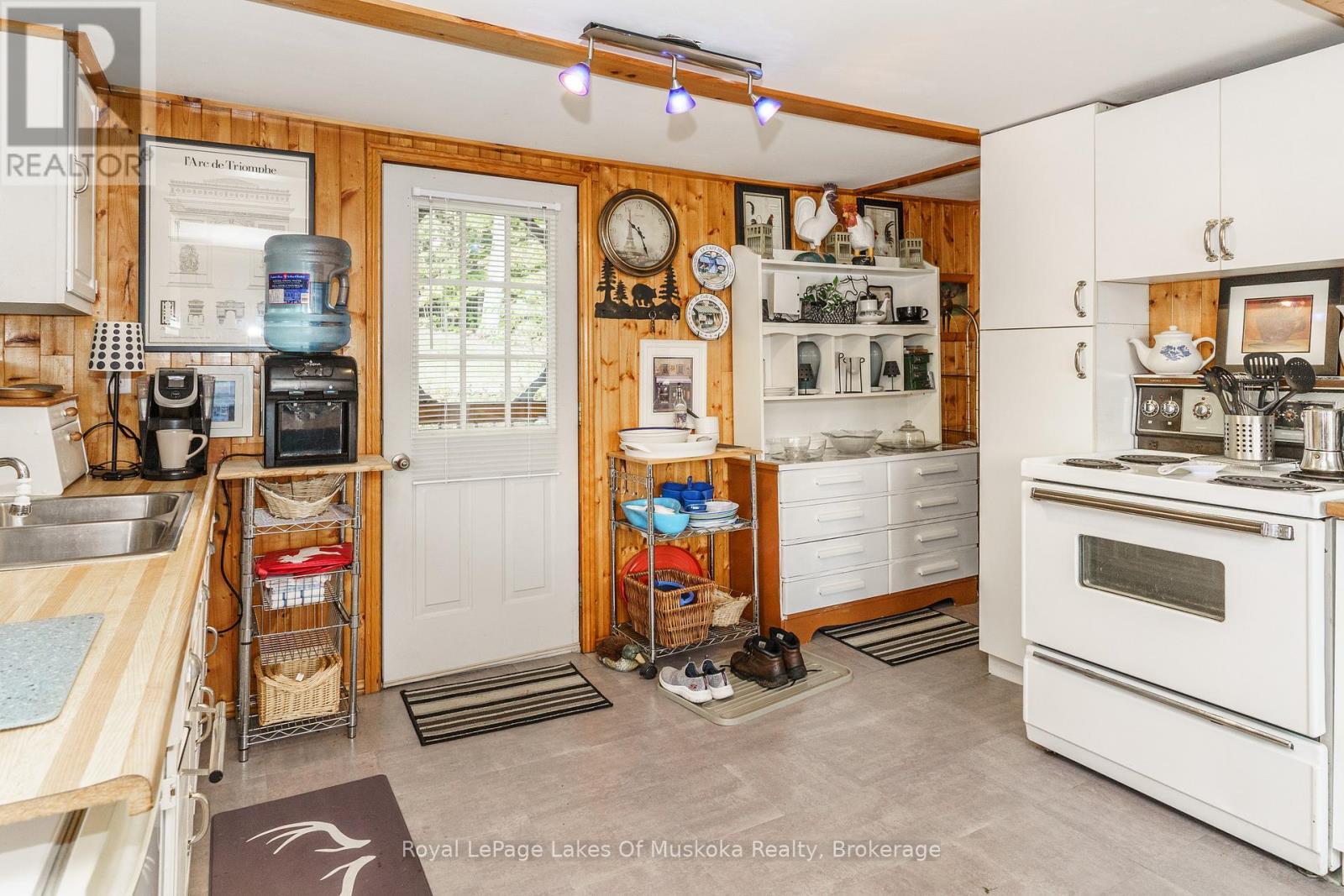 












1119 GRIST MILL LANE

,
Algonquin Highlands (Livingstone),




Ontario
P0A1E0

