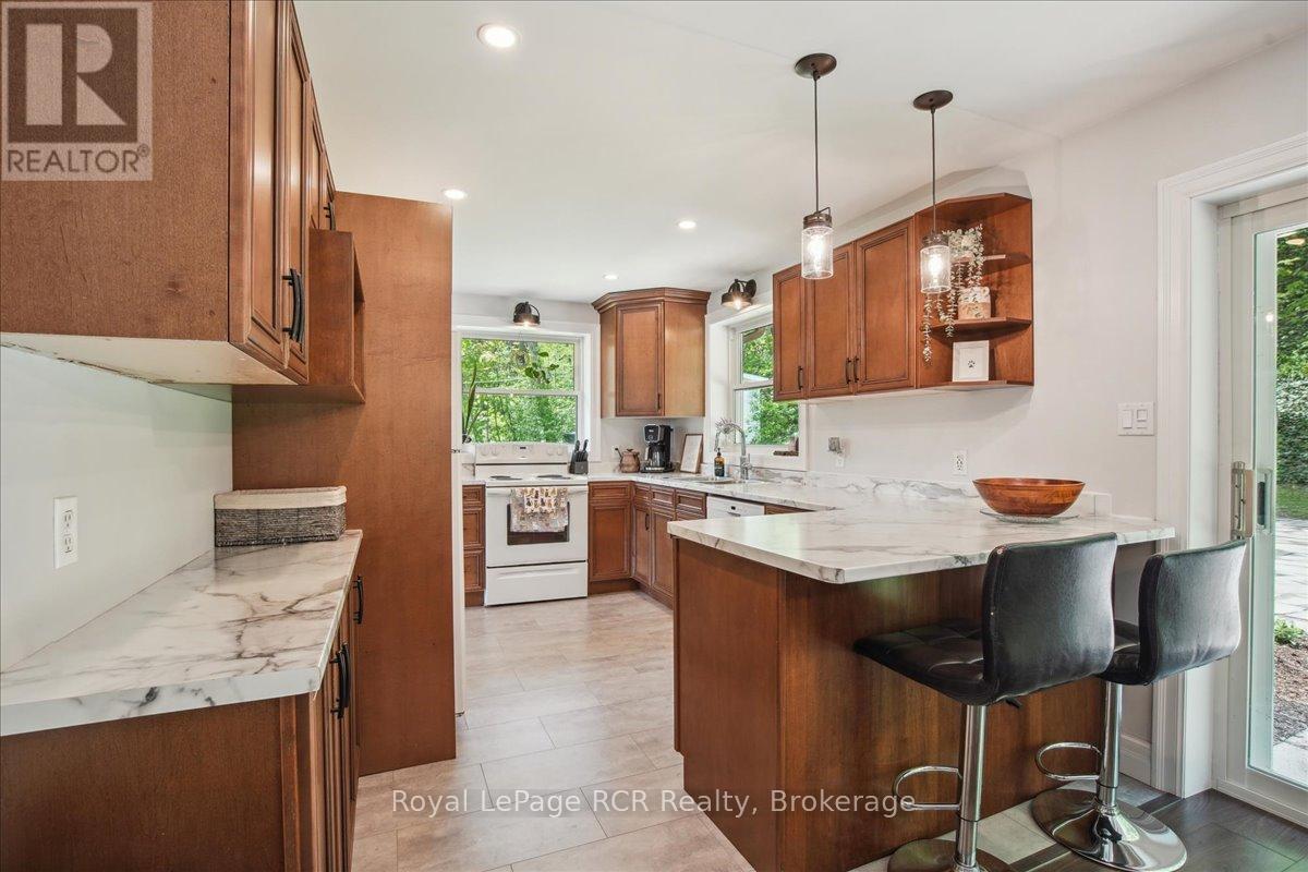 












1050 4TH A AVENUE W

,
Owen Sound,




Ontario
N4K5A1

