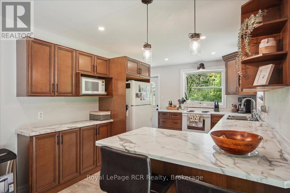 












1050 4TH A AVENUE W

,
Owen Sound,




Ontario
N4K5A1

