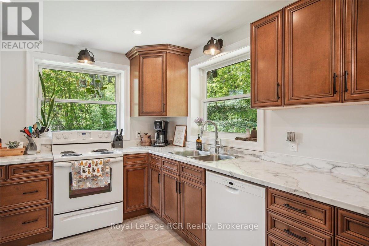 












1050 4TH A AVENUE W

,
Owen Sound,




Ontario
N4K5A1

