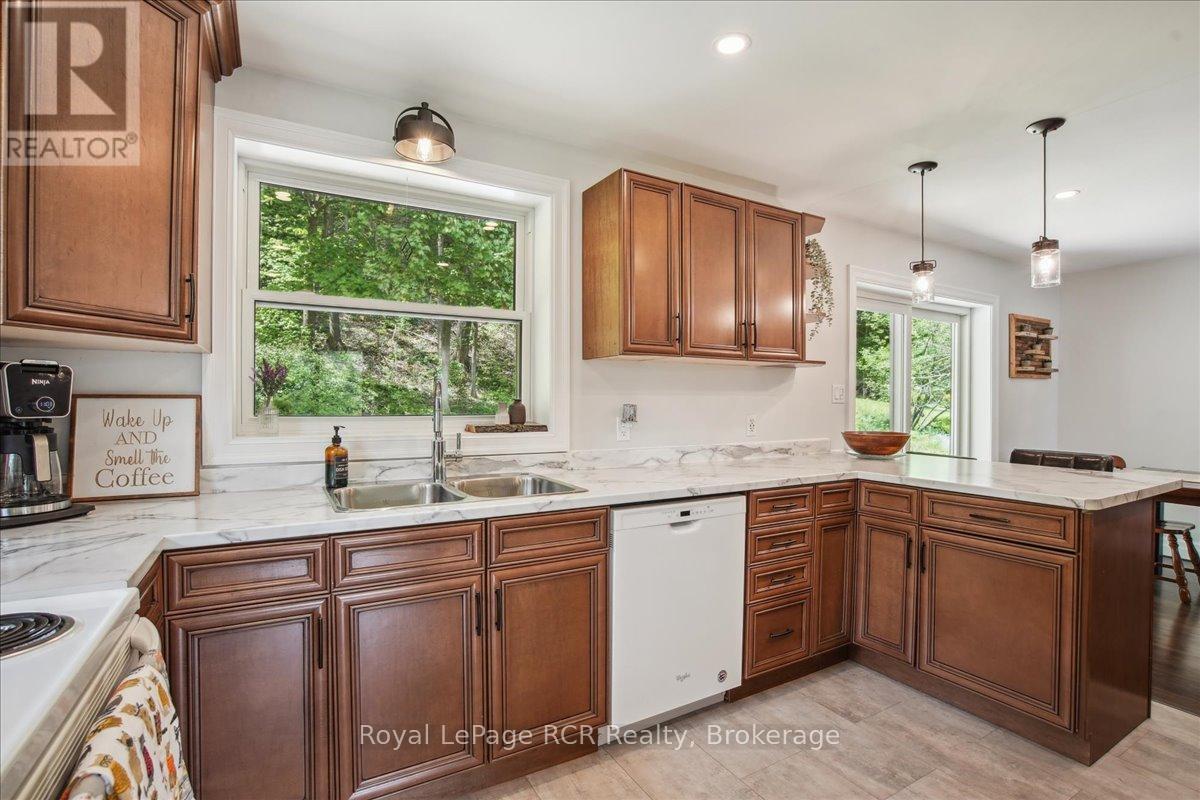 












1050 4TH A AVENUE W

,
Owen Sound,




Ontario
N4K5A1

