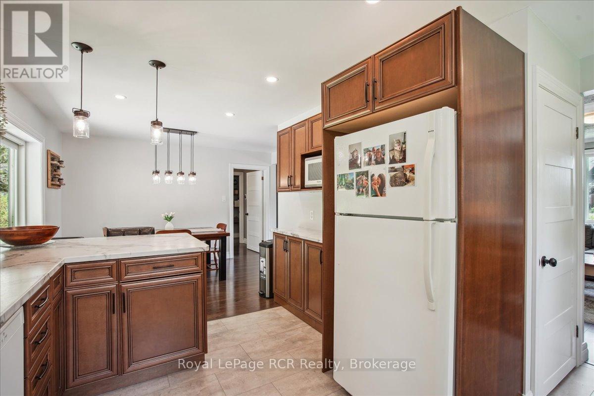 












1050 4TH A AVENUE W

,
Owen Sound,




Ontario
N4K5A1

