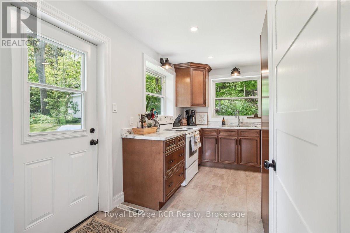 












1050 4TH A AVENUE W

,
Owen Sound,




Ontario
N4K5A1

