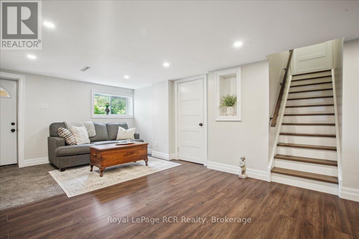 












1050 4TH A AVENUE W

,
Owen Sound,




Ontario
N4K5A1

