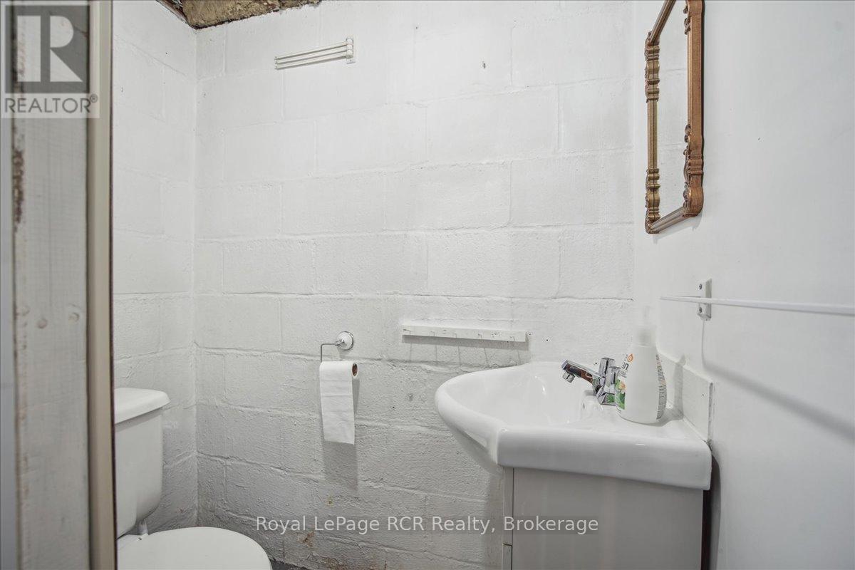 












1050 4TH A AVENUE W

,
Owen Sound,




Ontario
N4K5A1

