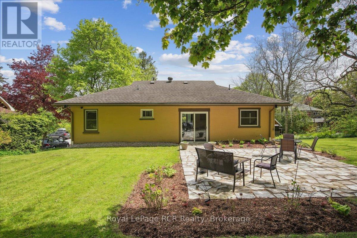 












1050 4TH A AVENUE W

,
Owen Sound,




Ontario
N4K5A1

