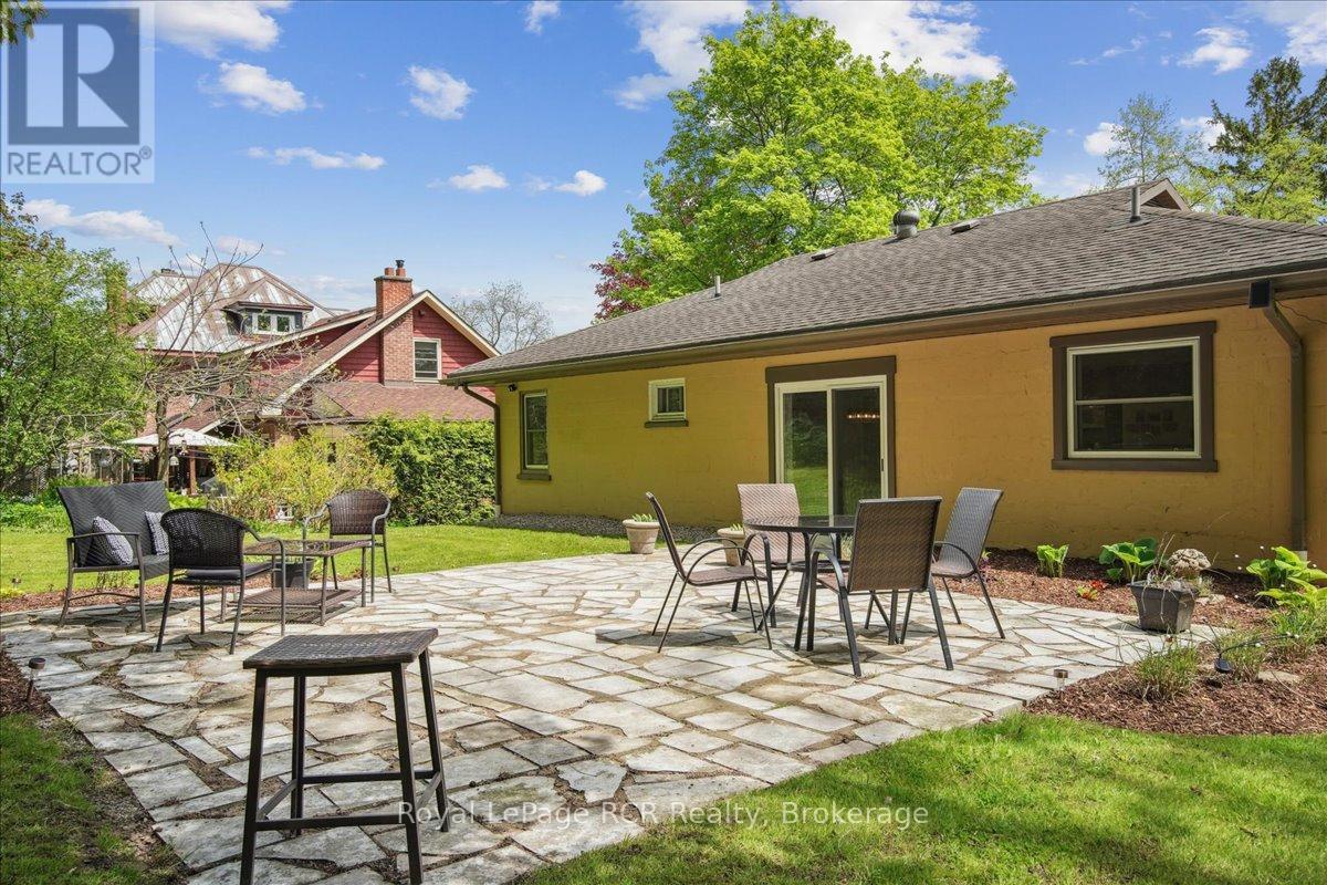 












1050 4TH A AVENUE W

,
Owen Sound,




Ontario
N4K5A1


