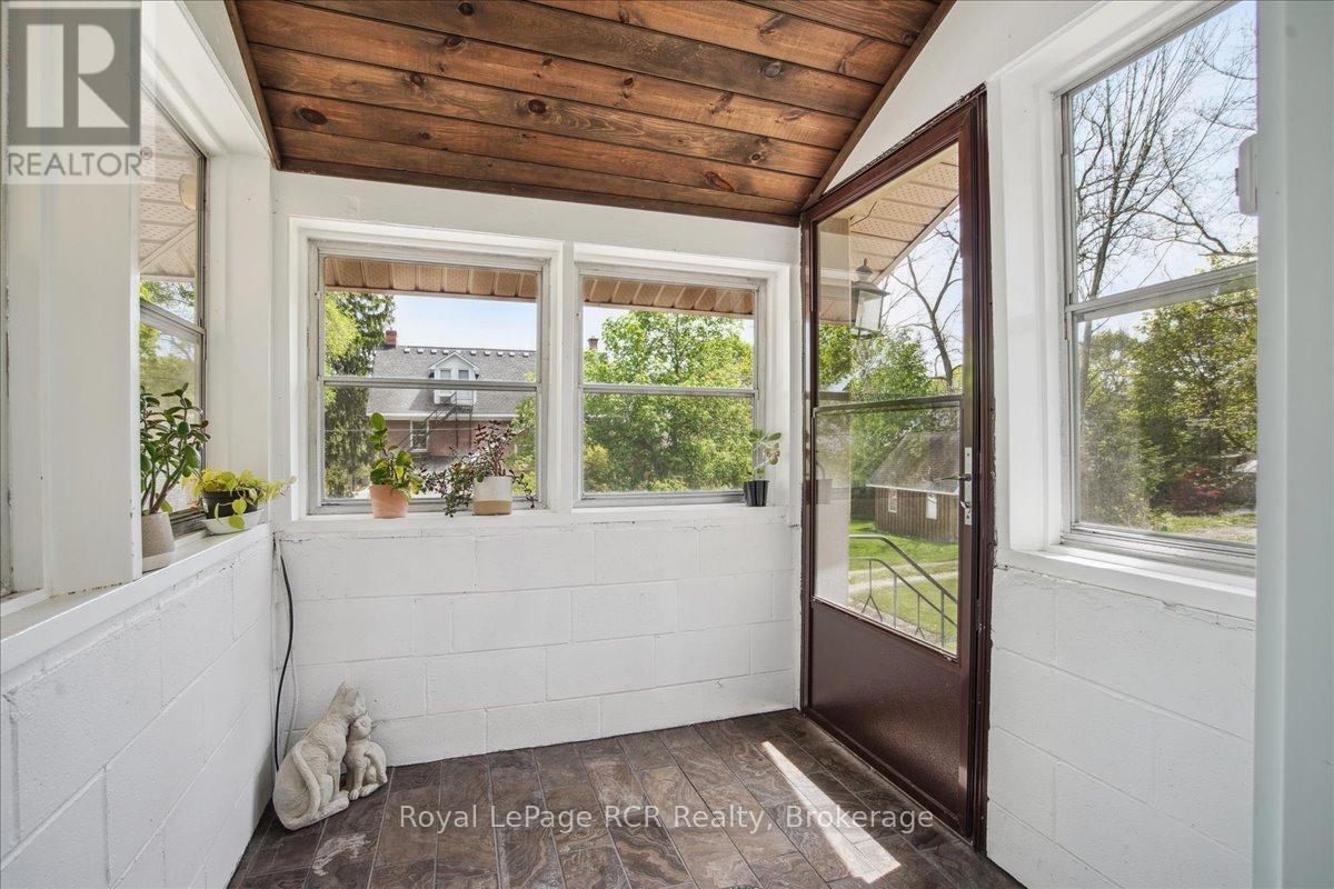 












1050 4TH A AVENUE W

,
Owen Sound,




Ontario
N4K5A1

