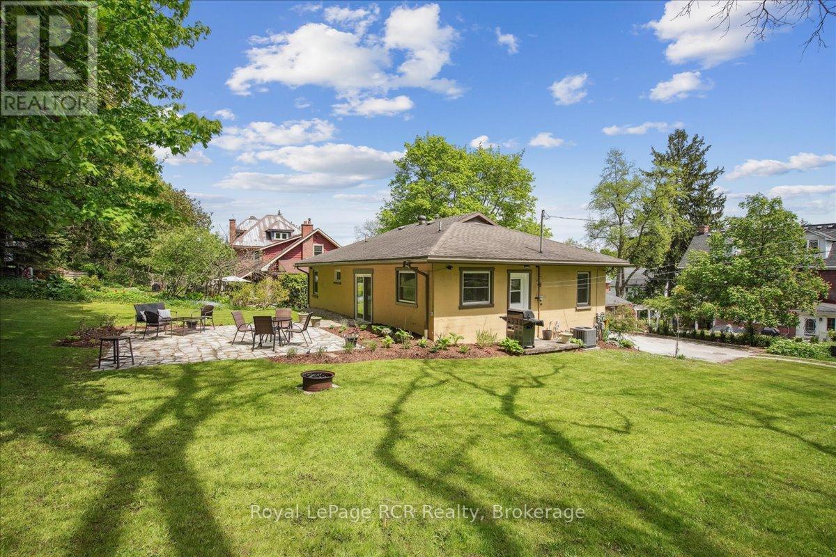 












1050 4TH A AVENUE W

,
Owen Sound,




Ontario
N4K5A1

