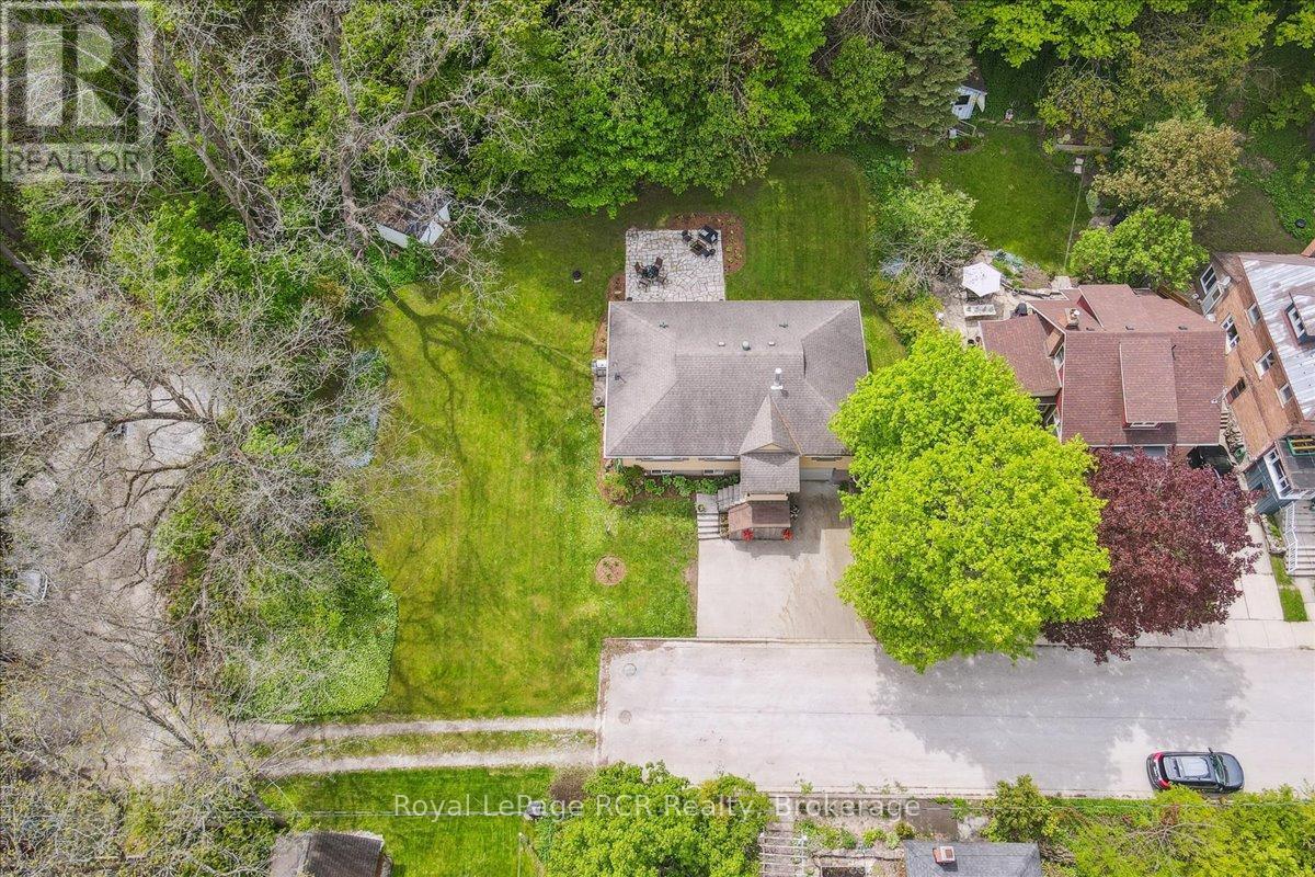 












1050 4TH A AVENUE W

,
Owen Sound,




Ontario
N4K5A1

