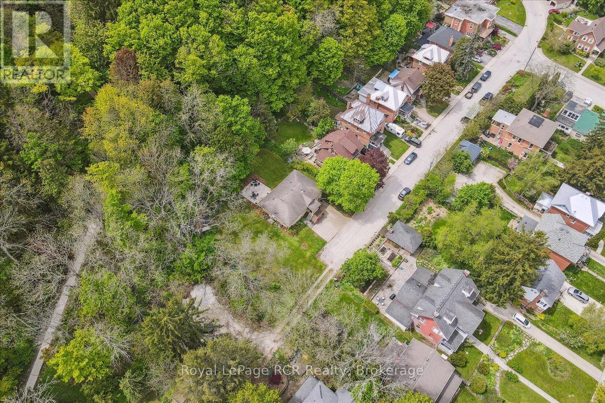 












1050 4TH A AVENUE W

,
Owen Sound,




Ontario
N4K5A1

