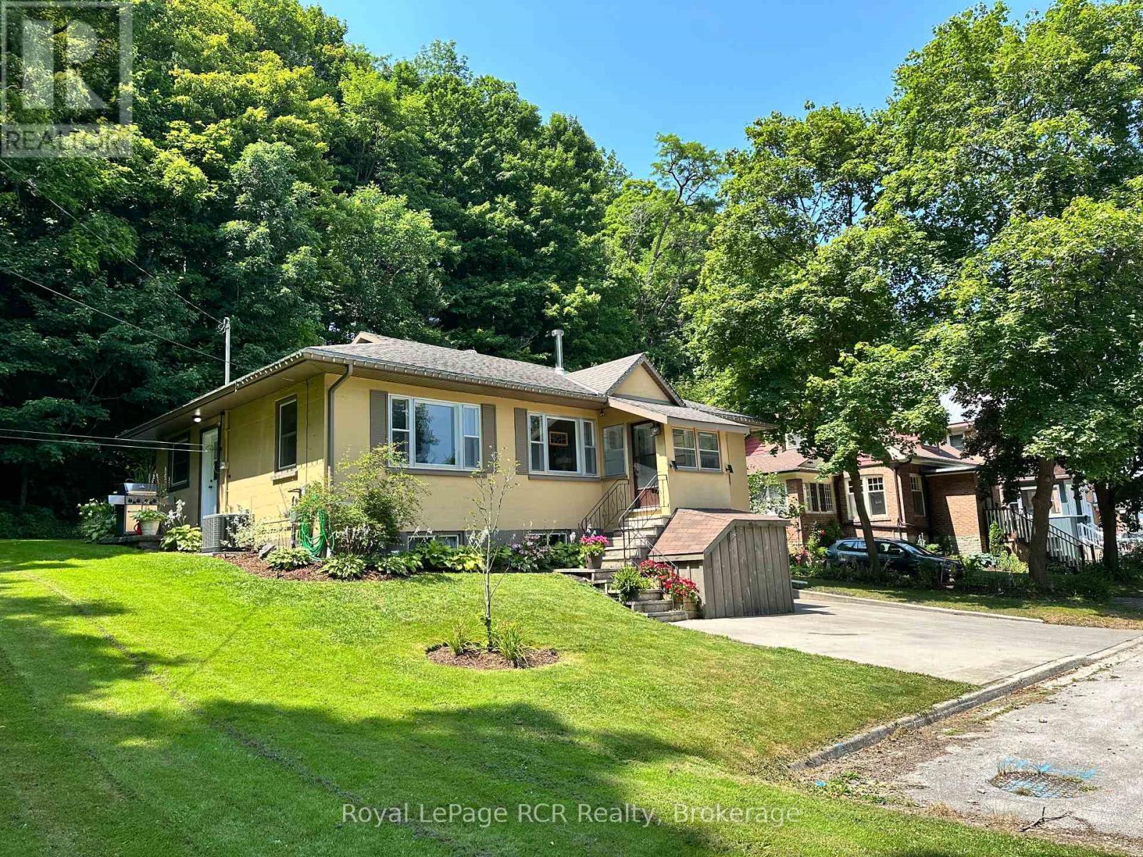 












1050 4TH A AVENUE W

,
Owen Sound,




Ontario
N4K5A1

