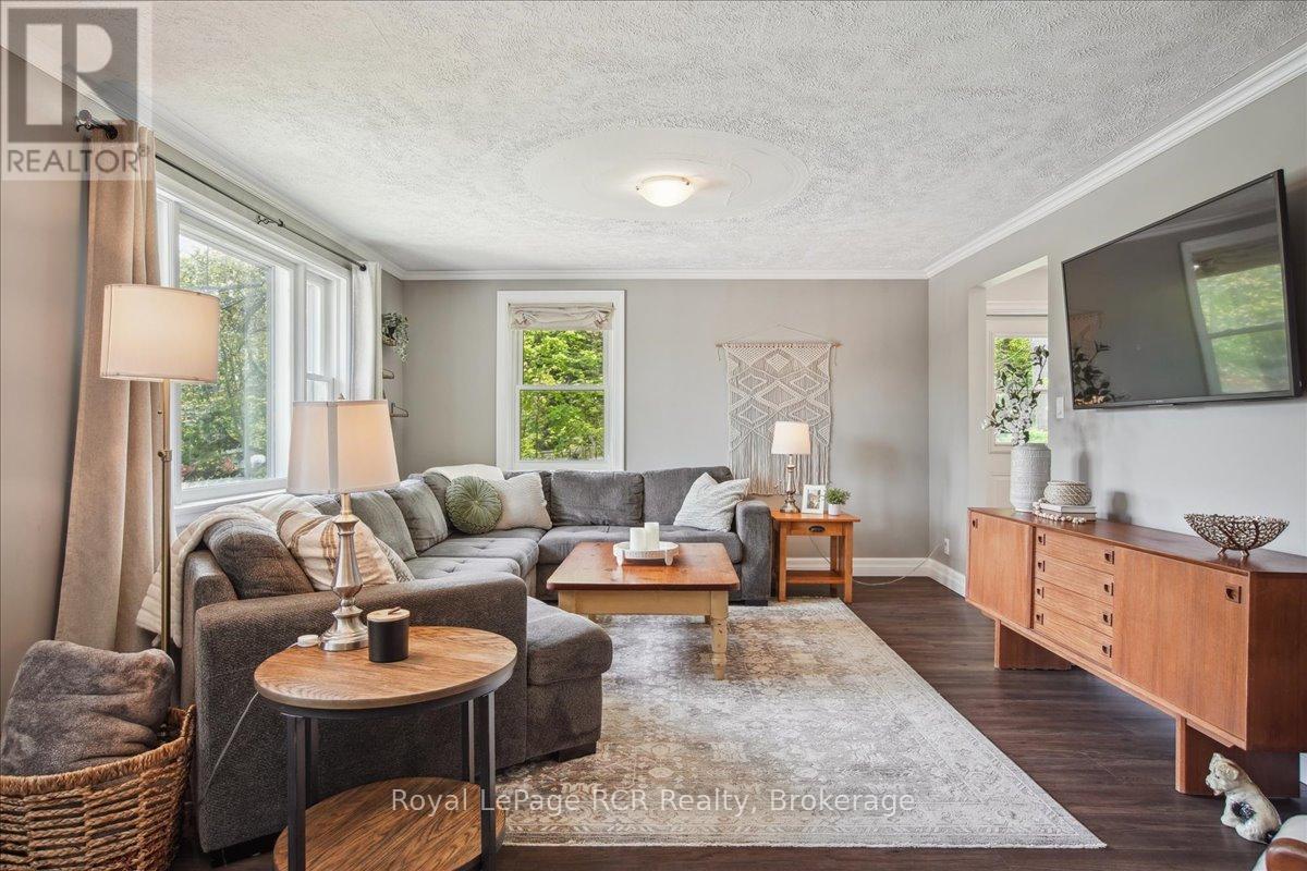 












1050 4TH A AVENUE W

,
Owen Sound,




Ontario
N4K5A1

