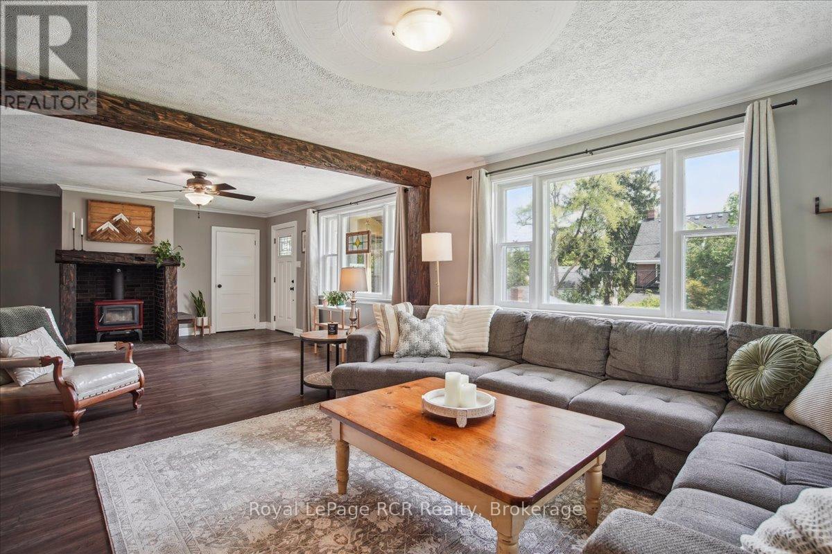












1050 4TH A AVENUE W

,
Owen Sound,




Ontario
N4K5A1

