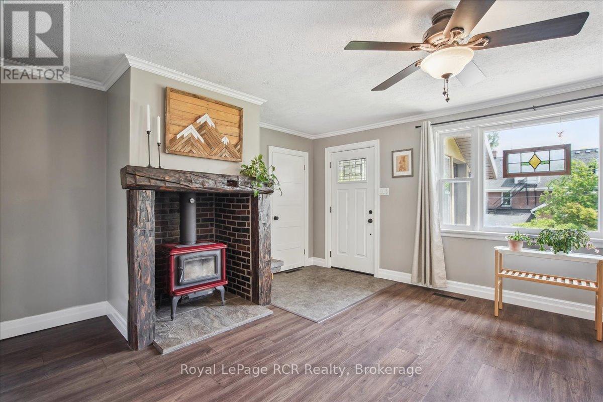 












1050 4TH A AVENUE W

,
Owen Sound,




Ontario
N4K5A1

