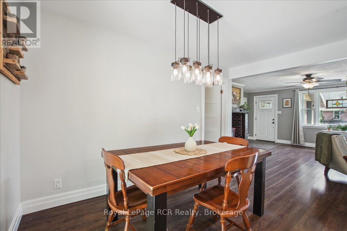 












1050 4TH A AVENUE W

,
Owen Sound,




Ontario
N4K5A1

