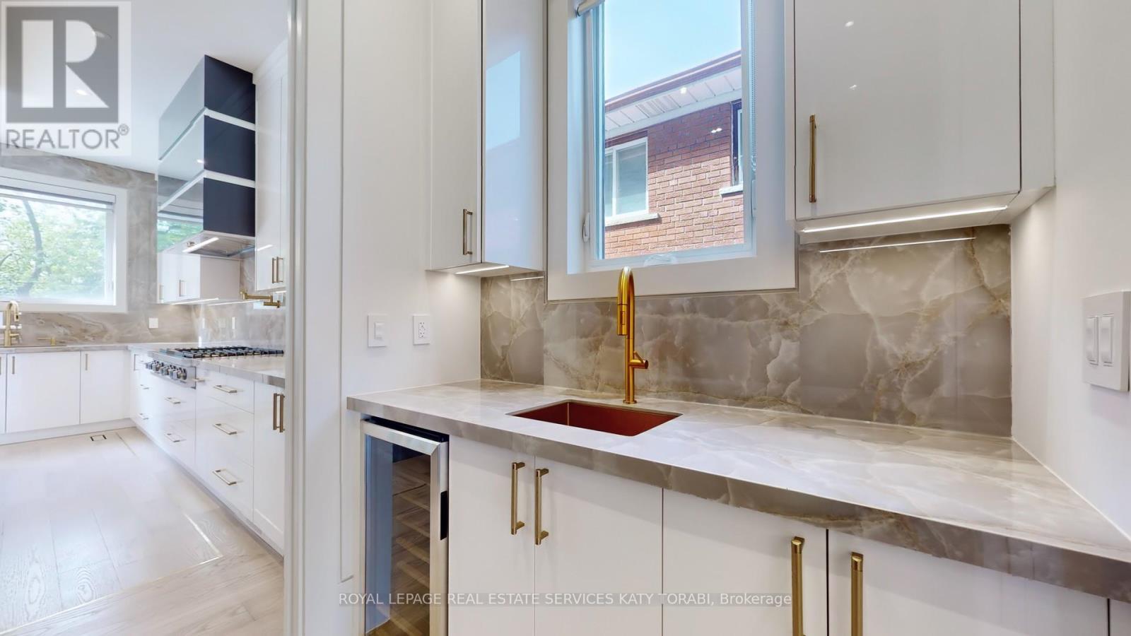 












49 ABITIBI AVENUE

,
Toronto,




Ontario
M2M2V3

