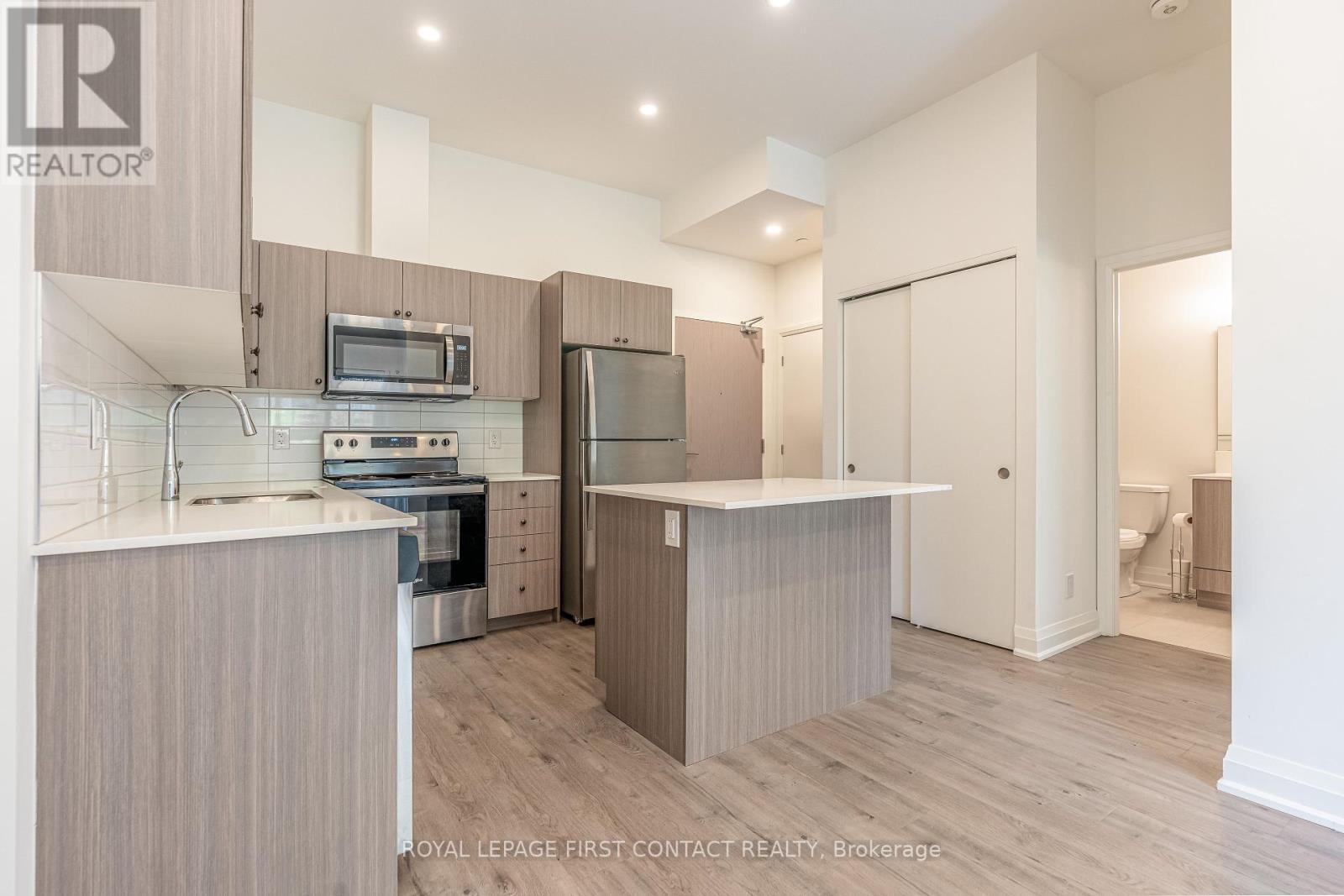 












106 - 58 LAKESIDE TERRACE

,
Barrie,




Ontario
L4M0L5

