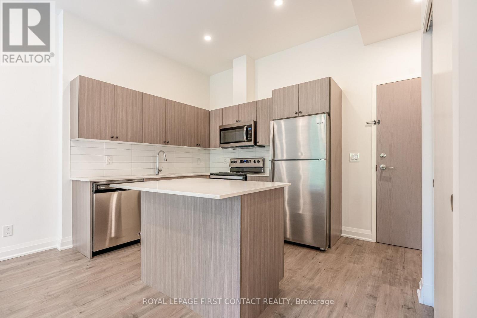 












106 - 58 LAKESIDE TERRACE

,
Barrie,




Ontario
L4M0L5

