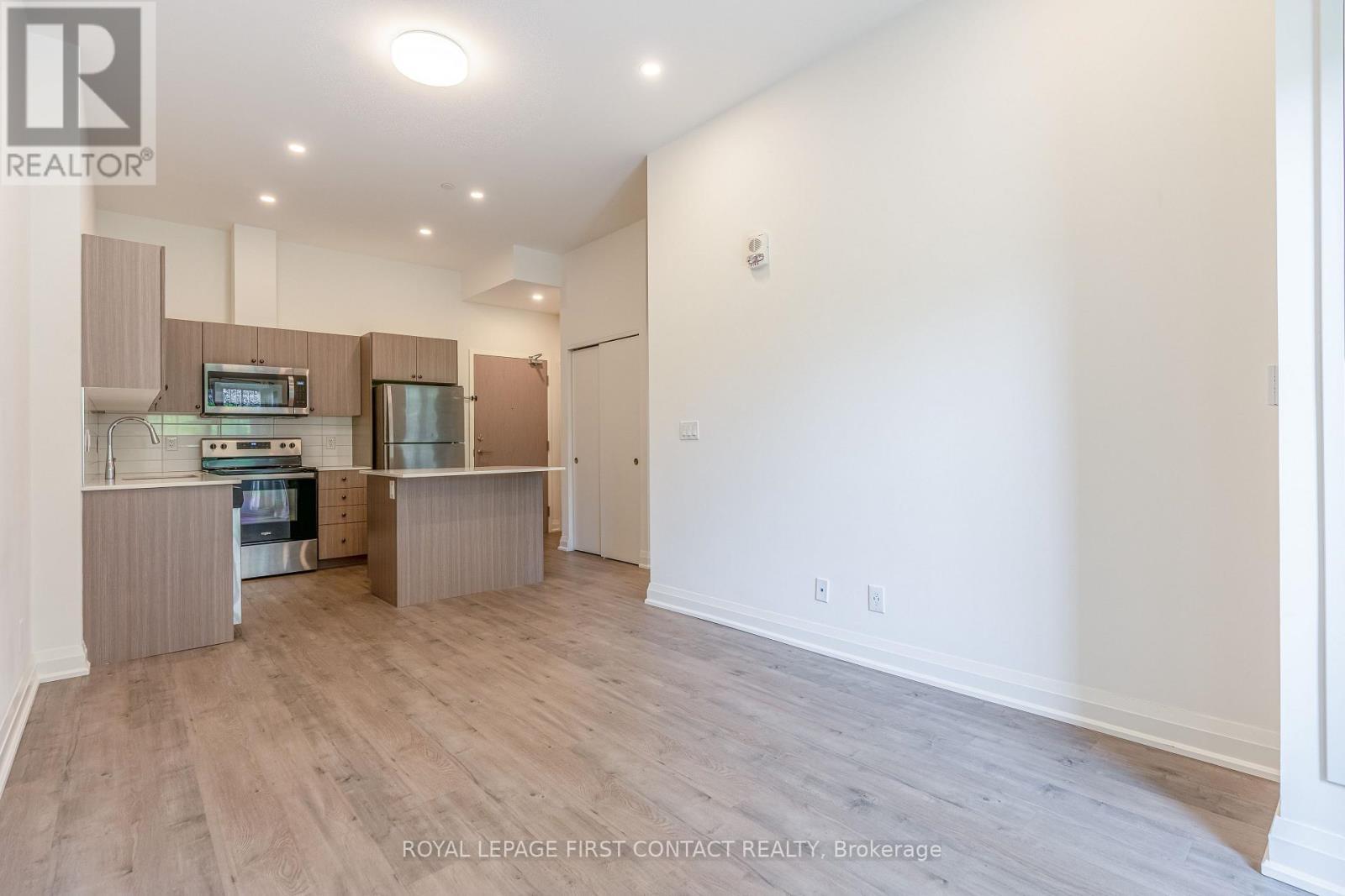 












106 - 58 LAKESIDE TERRACE

,
Barrie,




Ontario
L4M0L5

