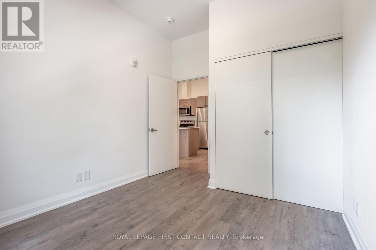 












106 - 58 LAKESIDE TERRACE

,
Barrie,




Ontario
L4M0L5

