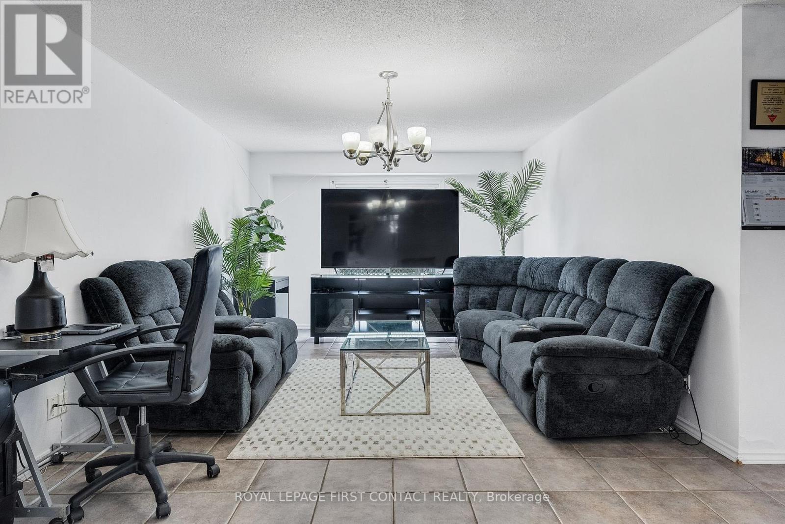 












55 ROSENFELD DRIVE

,
Barrie,




Ontario
L4M5X5

