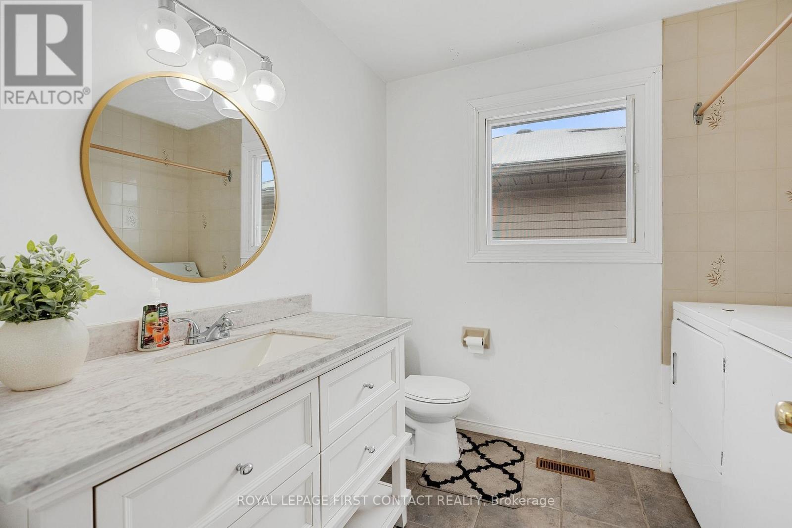 












55 ROSENFELD DRIVE

,
Barrie,




Ontario
L4M5X5

