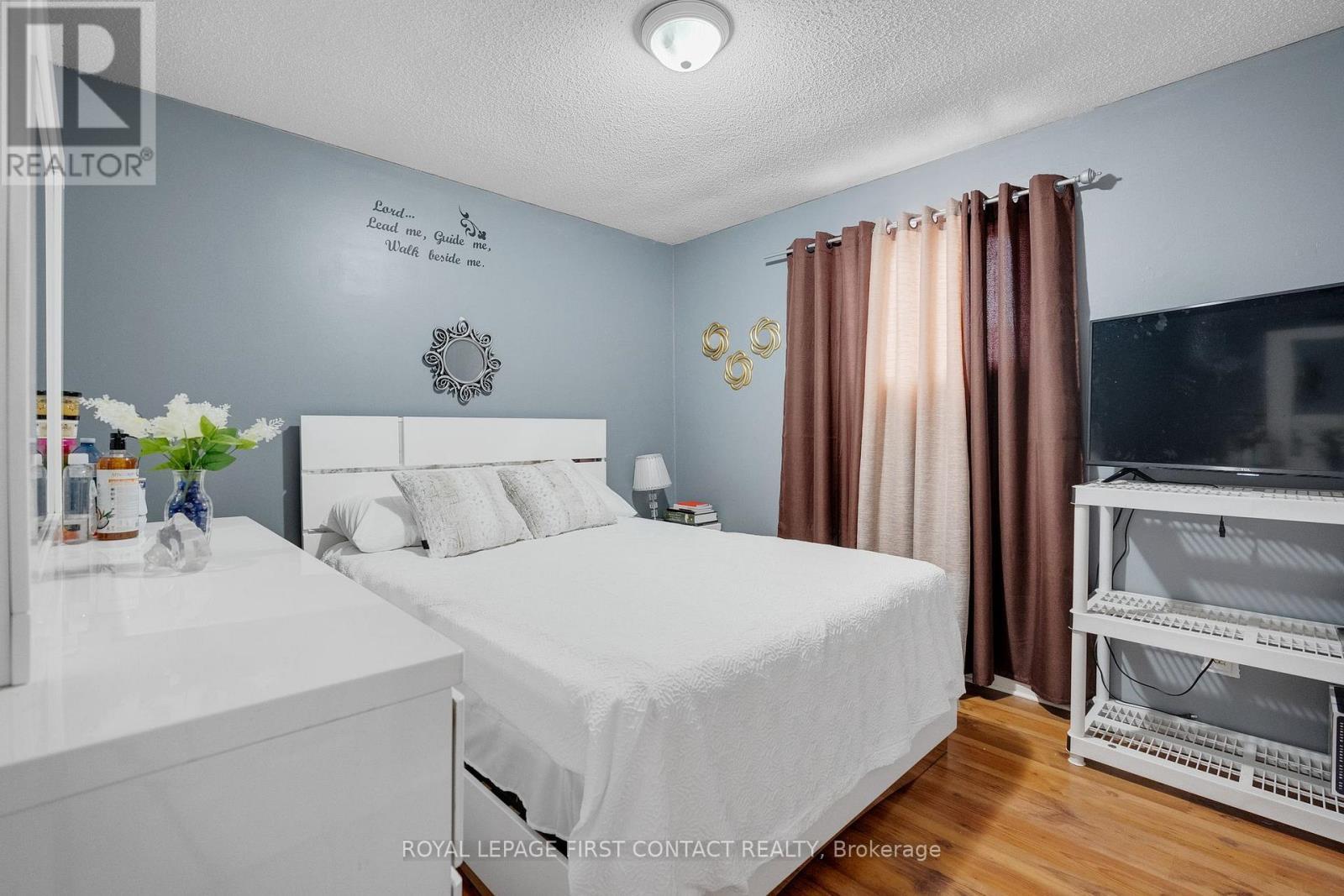 












55 ROSENFELD DRIVE

,
Barrie,




Ontario
L4M5X5


