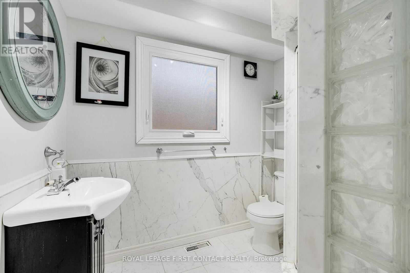 












55 ROSENFELD DRIVE

,
Barrie,




Ontario
L4M5X5

