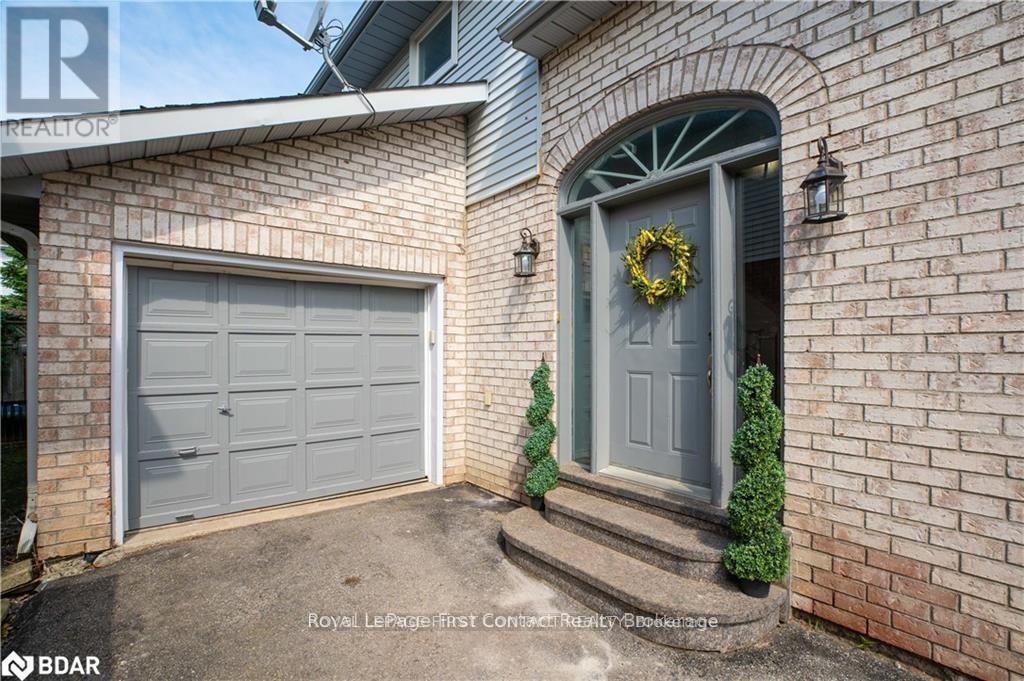 












55 ROSENFELD DRIVE

,
Barrie,




Ontario
L4M5X5

