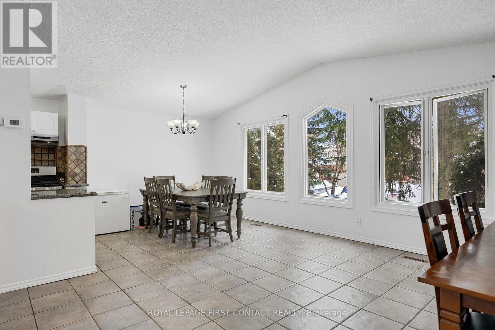 












55 ROSENFELD DRIVE

,
Barrie,




Ontario
L4M5X5

