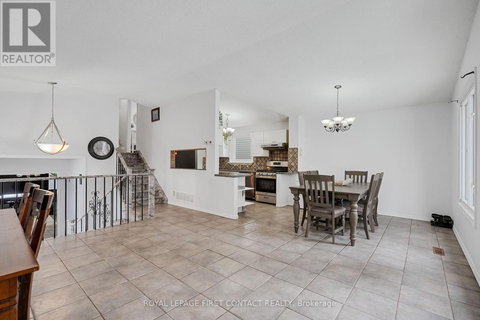 












55 ROSENFELD DRIVE

,
Barrie,




Ontario
L4M5X5

