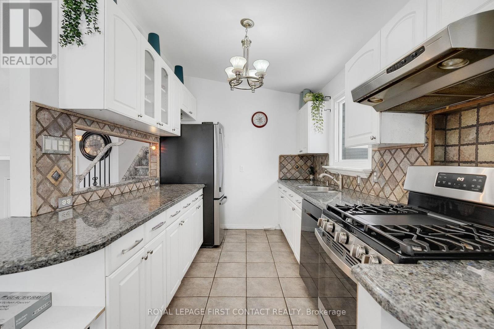 












55 ROSENFELD DRIVE

,
Barrie,




Ontario
L4M5X5

