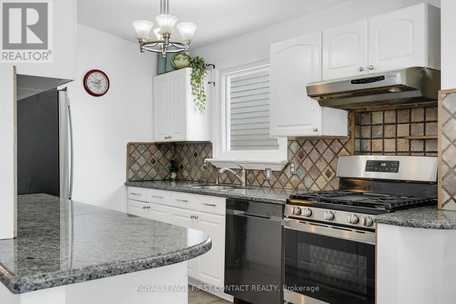 












55 ROSENFELD DRIVE

,
Barrie,




Ontario
L4M5X5

