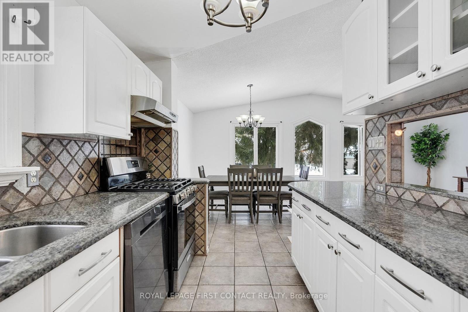 












55 ROSENFELD DRIVE

,
Barrie,




Ontario
L4M5X5

