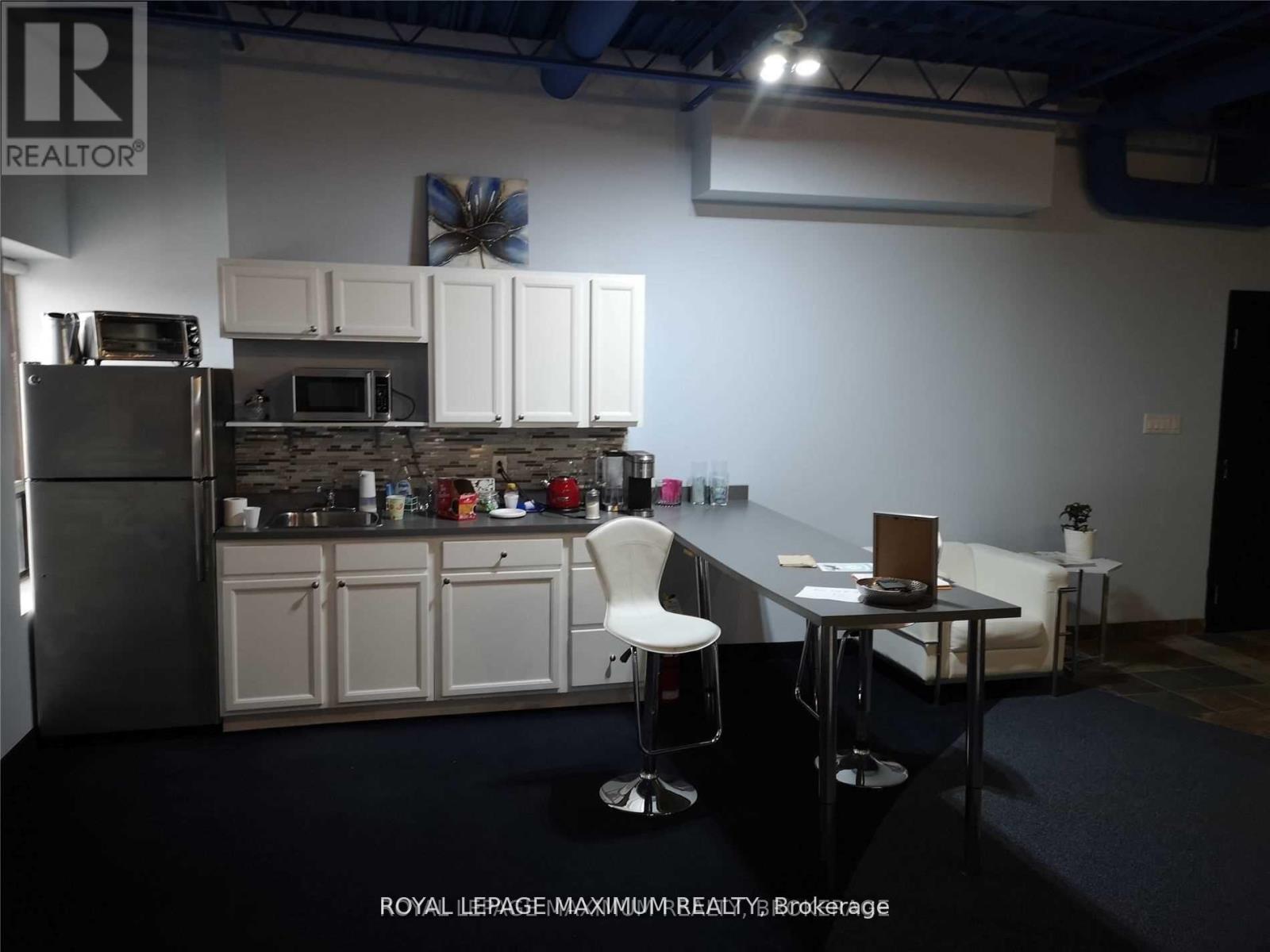 












12A - 644 MILLWAY AVENUE

,
Vaughan,




Ontario
L4K4H4

